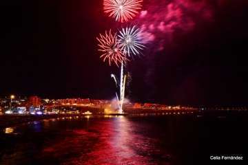 Los fuegos de Melenara, una explosión de color (Foto Celia Fernández)